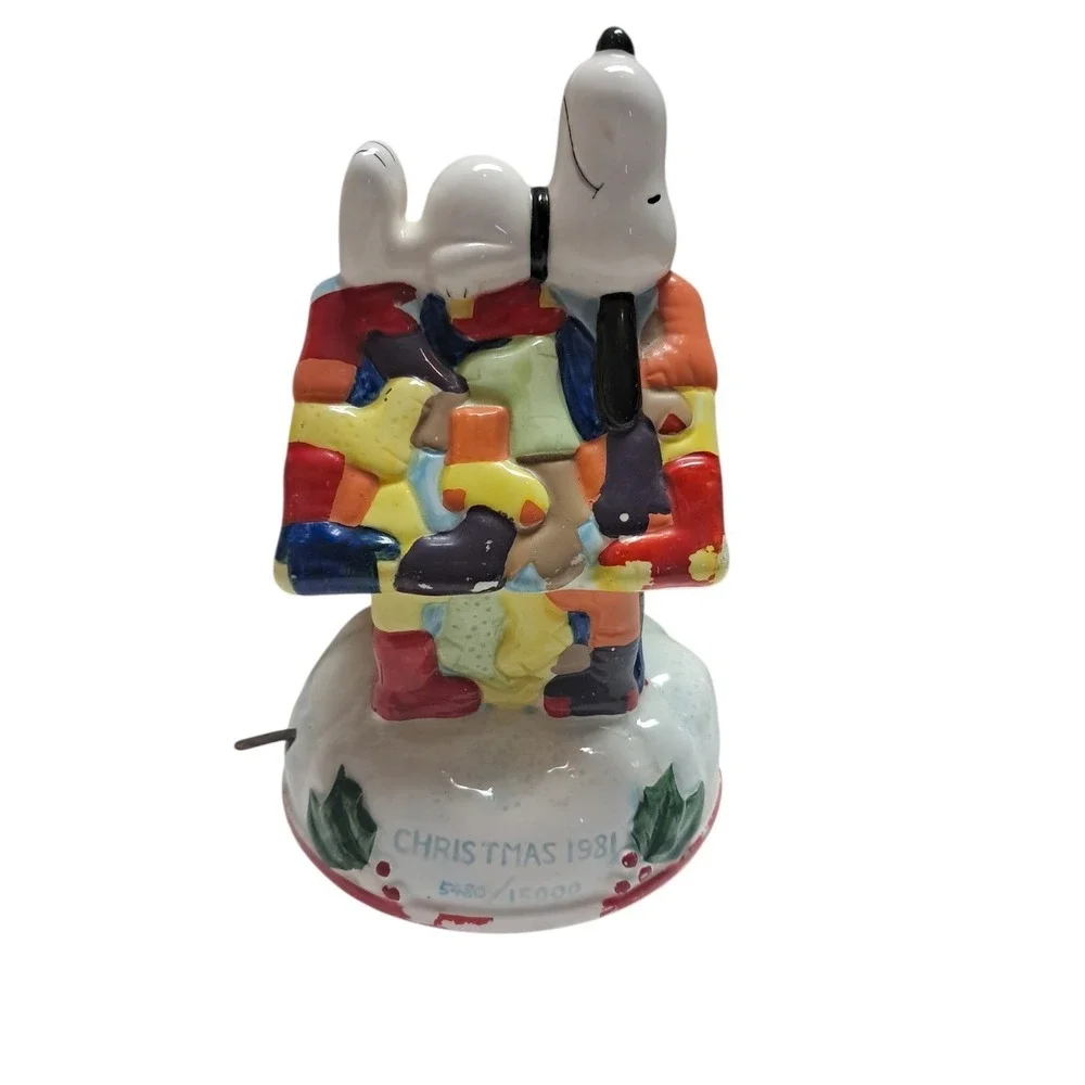 Vintage SNOOPY MUSIC BOX Silent Night A Christmas Wish 1981 Schmid Doghouse 5480